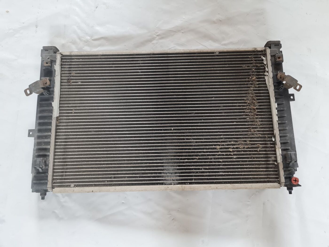 Dzesēšanas radiators priekš VW PASSAT 2004 UNIVERSAL GREY 2 Dzesēšanas radiators priekš VW PASSAT 2004 UNIVERSAL GREY