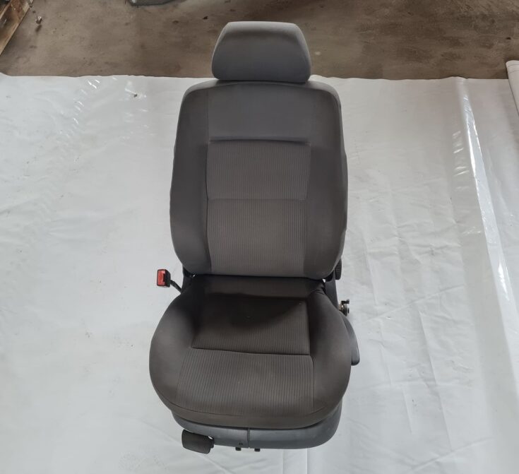 Priekšējais kreisais sēdeklis priekš VW PASSAT 2004 UNIVERSAL GREY