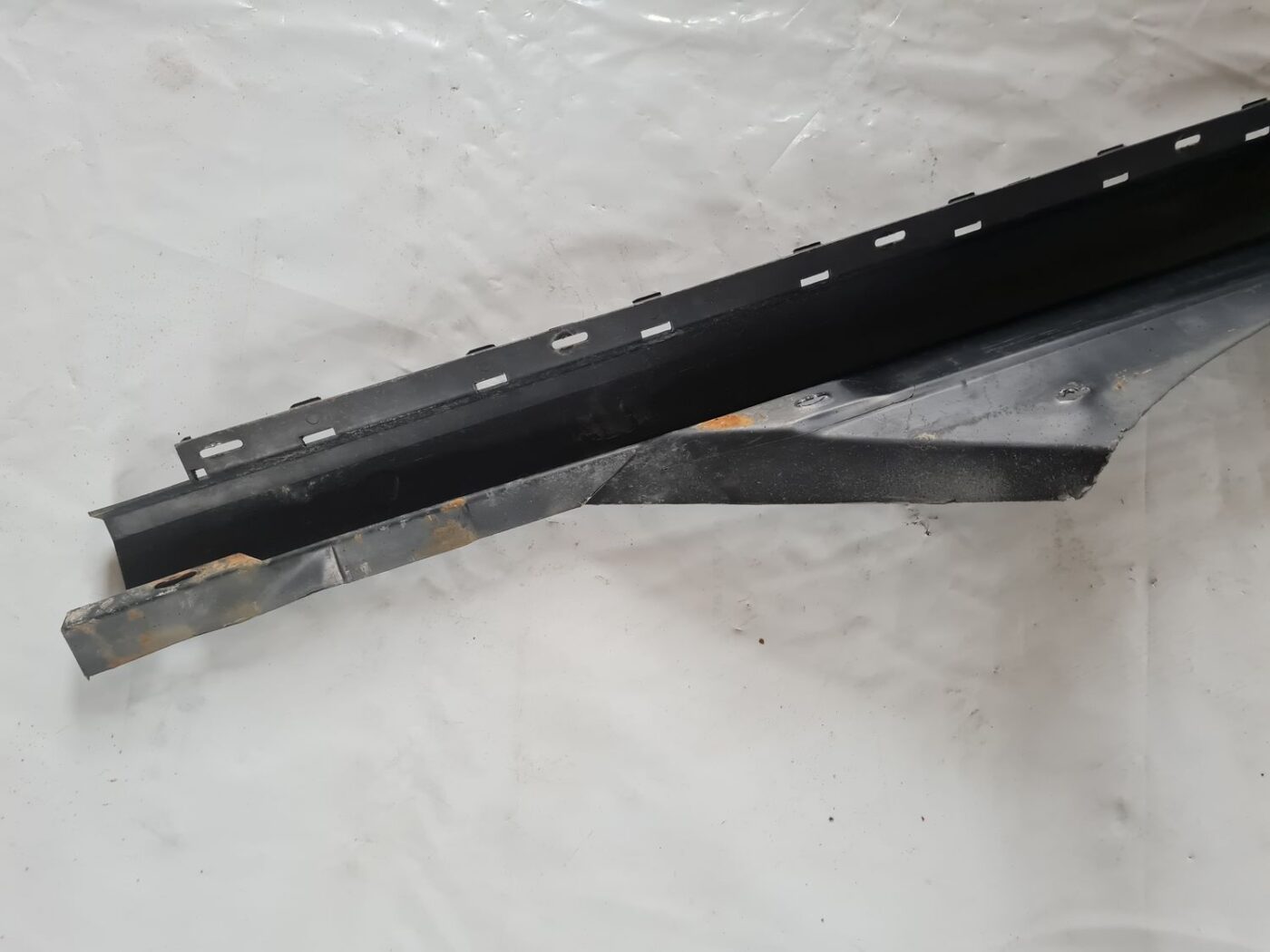 Ārēja sliekšņa kreisa uzlika priekš VW PASSAT 2004 UNIVERSAL GREY 7 Ārēja sliekšņa kreisa uzlika priekš VW PASSAT 2004 UNIVERSAL GREY