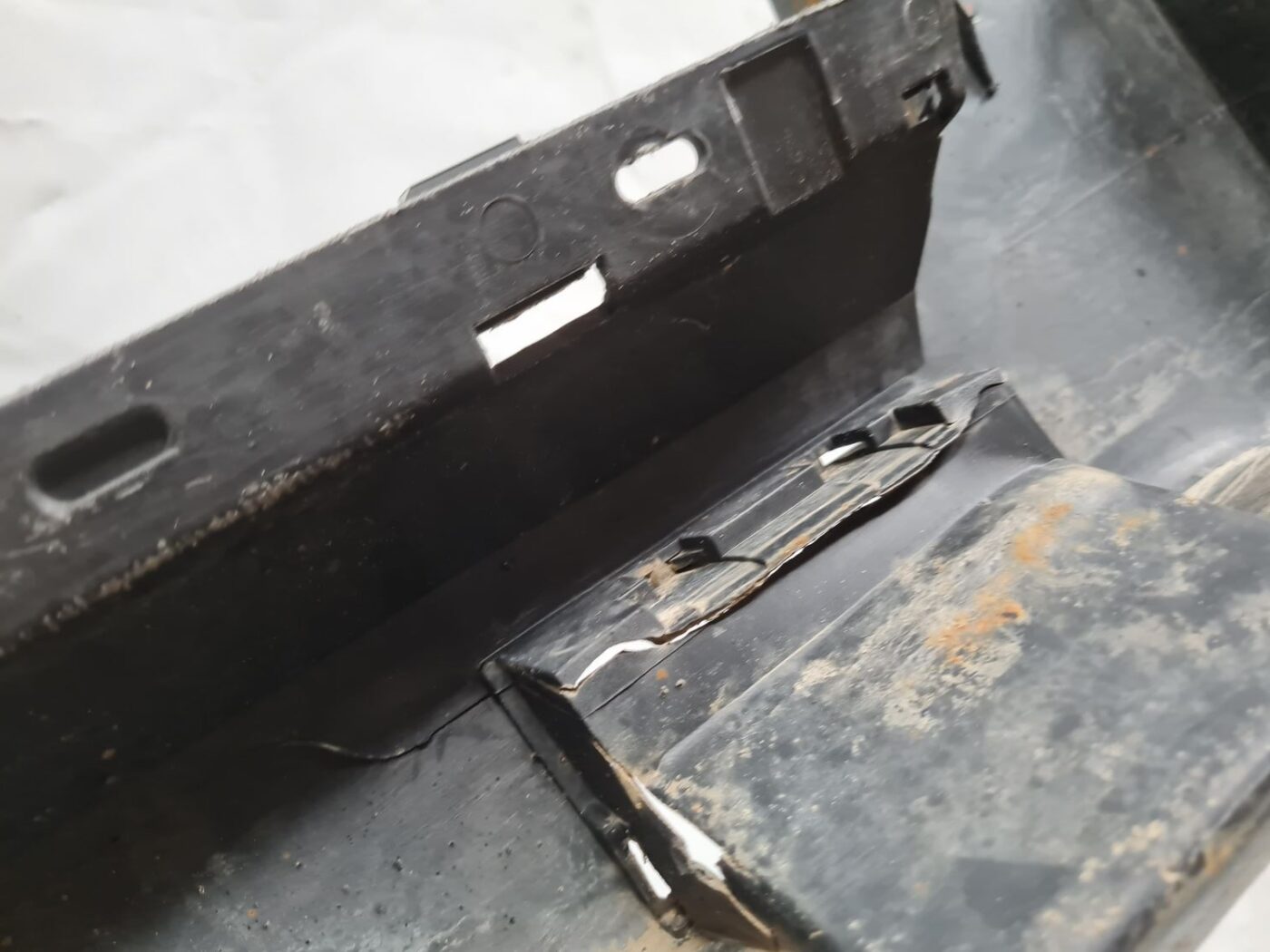 Ārēja sliekšņa kreisa uzlika priekš VW PASSAT 2004 UNIVERSAL GREY 3 Ārēja sliekšņa kreisa uzlika priekš VW PASSAT 2004 UNIVERSAL GREY