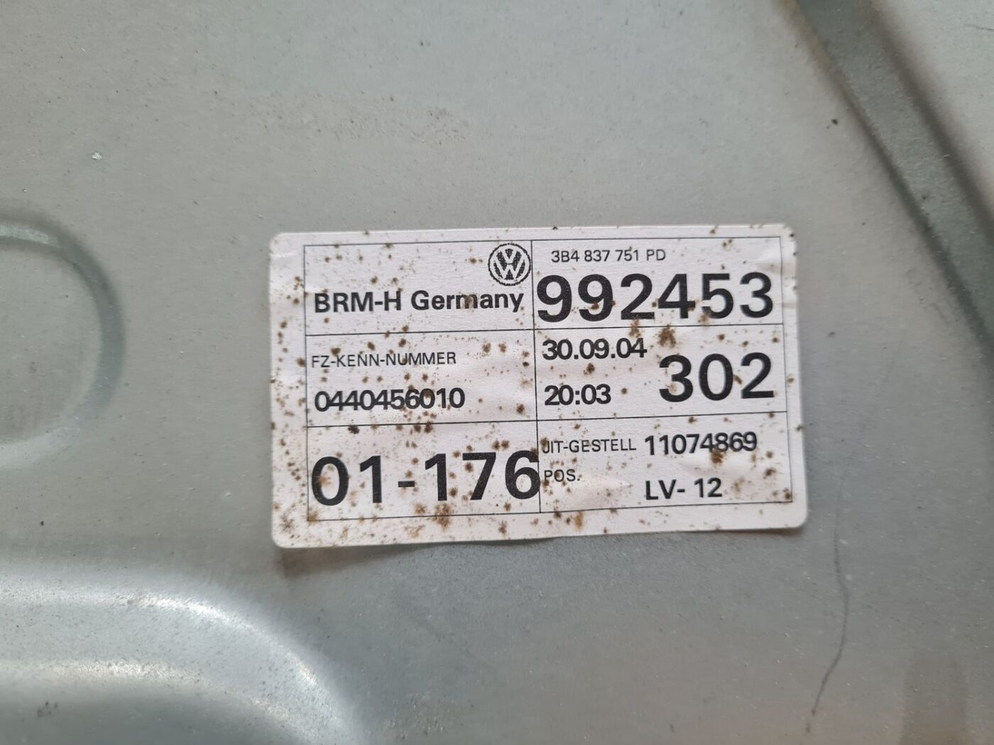 Stikla pacelšanas mehānisma panele priekš VW PASSAT 2004 UNIVERSAL GREY 2 Stikla pacelšanas mehānisma panele priekš VW PASSAT 2004 UNIVERSAL GREY