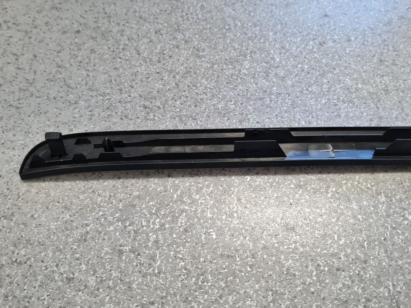 Mērinstrumentu paneļa dekoratīvā uzlika priekš VW TOURAN 2005 5 Mērinstrumentu paneļa dekoratīvā uzlika priekš VW TOURAN 2005