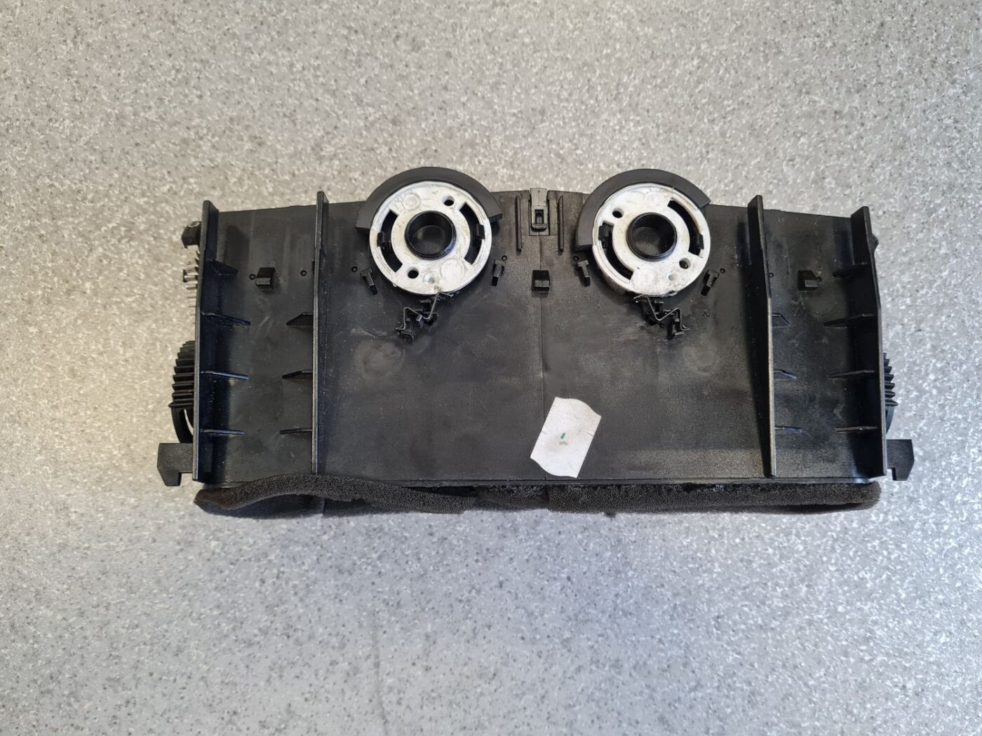 Mērinstrumentu paneļa gaisa vads, centrā priekš OPEL ASTRA H 2005 2 Mērinstrumentu paneļa gaisa vads, centrā priekš OPEL ASTRA H 2005