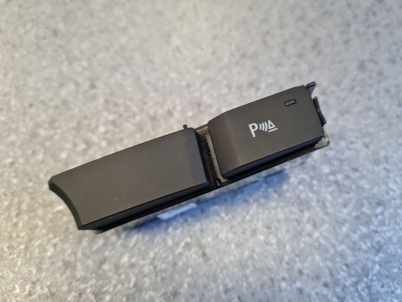 Parkošanās devēju poga priekš OPEL ASTRA H 2005 2 Parkošanās devēju poga priekš OPEL ASTRA H 2005