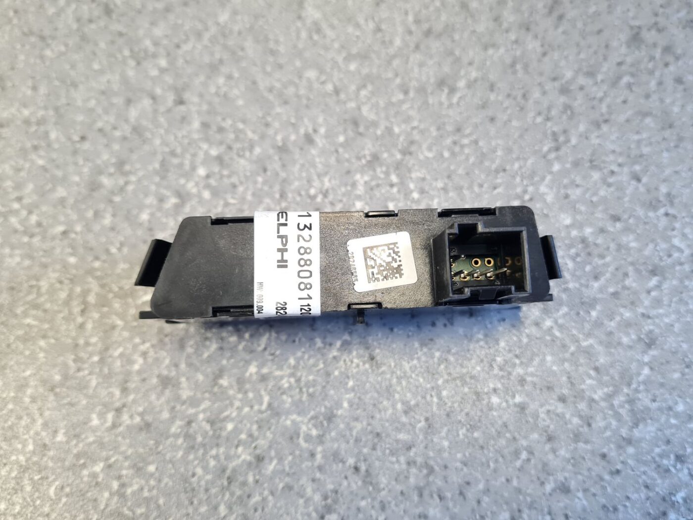 Parkošanās devēju poga priekš OPEL ASTRA H 2005 4 Parkošanās devēju poga priekš OPEL ASTRA H 2005