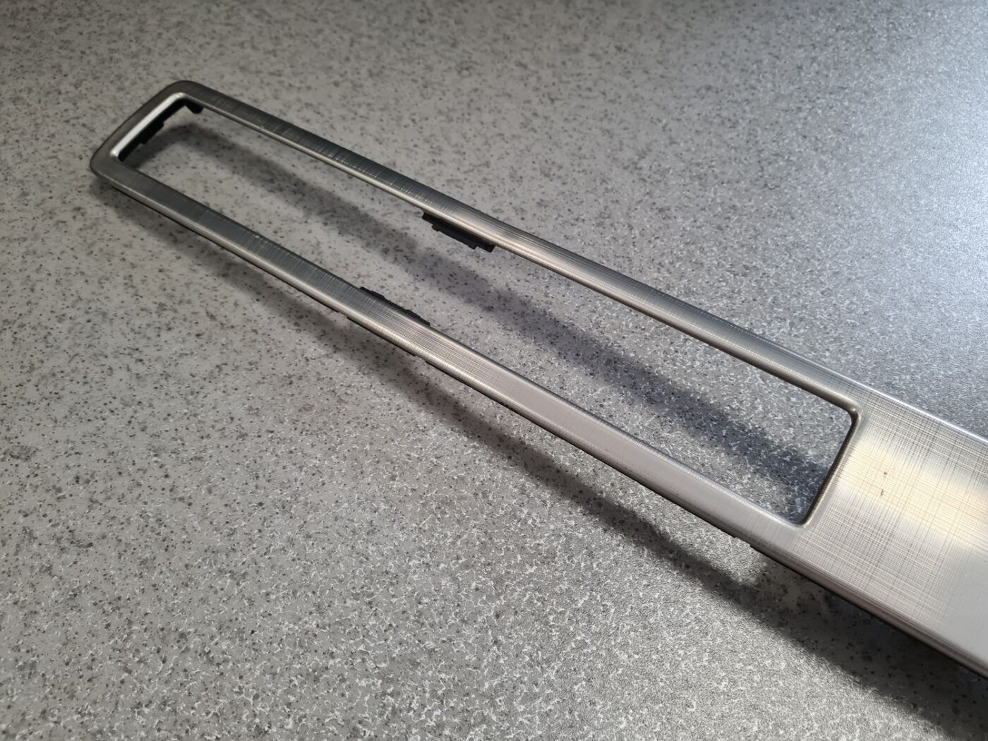 Mērinstrumentu paneļa dekoratīvā uzlika priekš VOLVO V70 2010 9 Mērinstrumentu paneļa dekoratīvā uzlika priekš VOLVO V70 2010