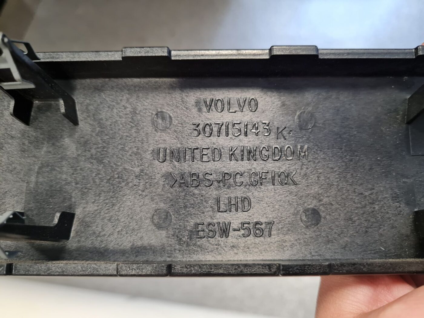 Mērinstrumentu paneļa dekoratīvā uzlika priekš VOLVO V70 2010 3 Mērinstrumentu paneļa dekoratīvā uzlika priekš VOLVO V70 2010