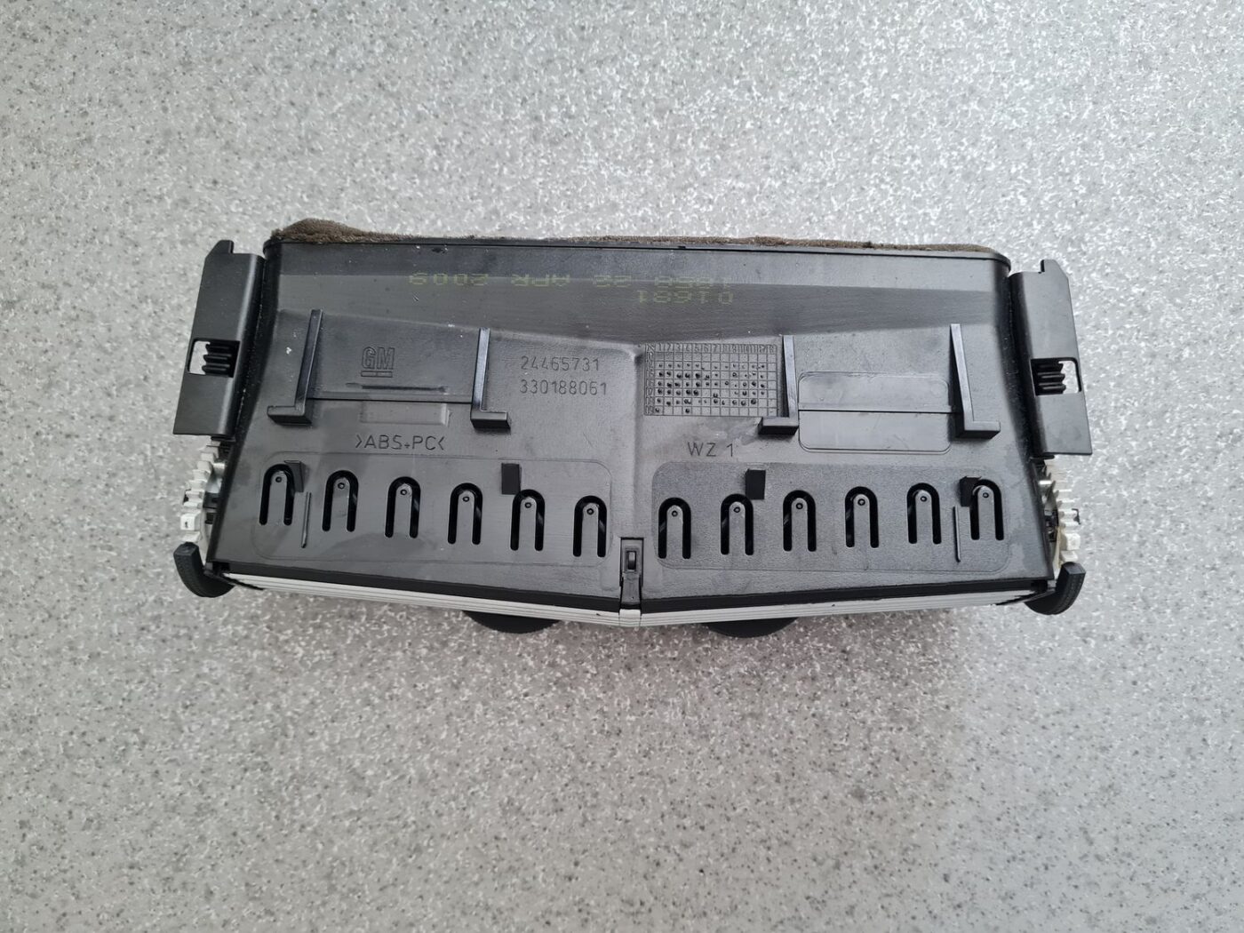 Mērinstrumentu paneļa gaisa vads, centrā priekš OPEL ASTRA H STATION WAGON 2009 2 Mērinstrumentu paneļa gaisa vads, centrā priekš OPEL ASTRA H STATION WAGON 2009