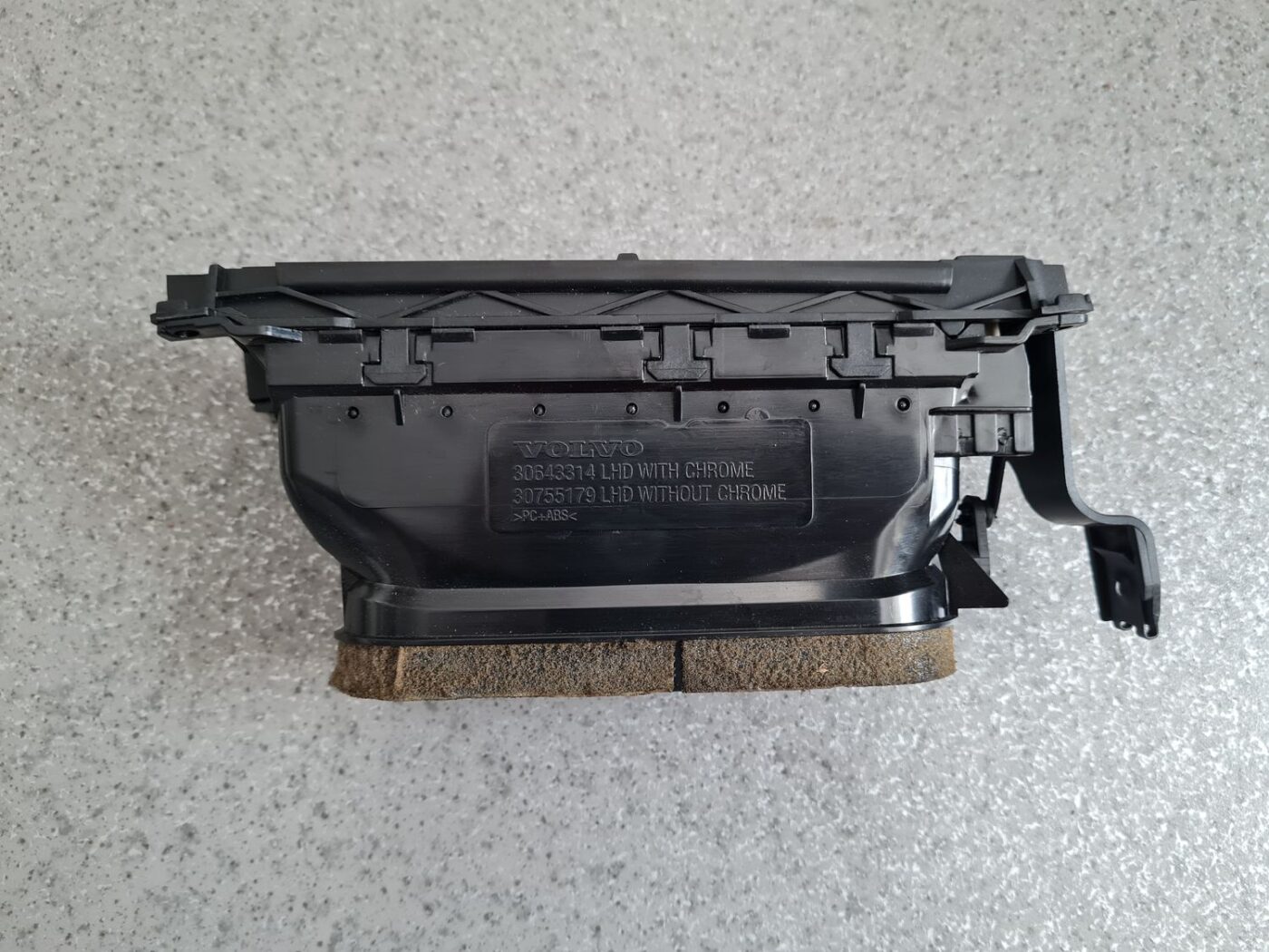 Mērinstrumentu paneļa gaisa vads, pa labi priekš VOLVO V70 2010 2 Mērinstrumentu paneļa gaisa vads, pa labi priekš VOLVO V70 2010