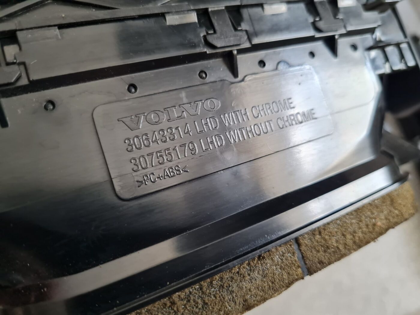 Mērinstrumentu paneļa gaisa vads, pa labi priekš VOLVO V70 2010 4 Mērinstrumentu paneļa gaisa vads, pa labi priekš VOLVO V70 2010