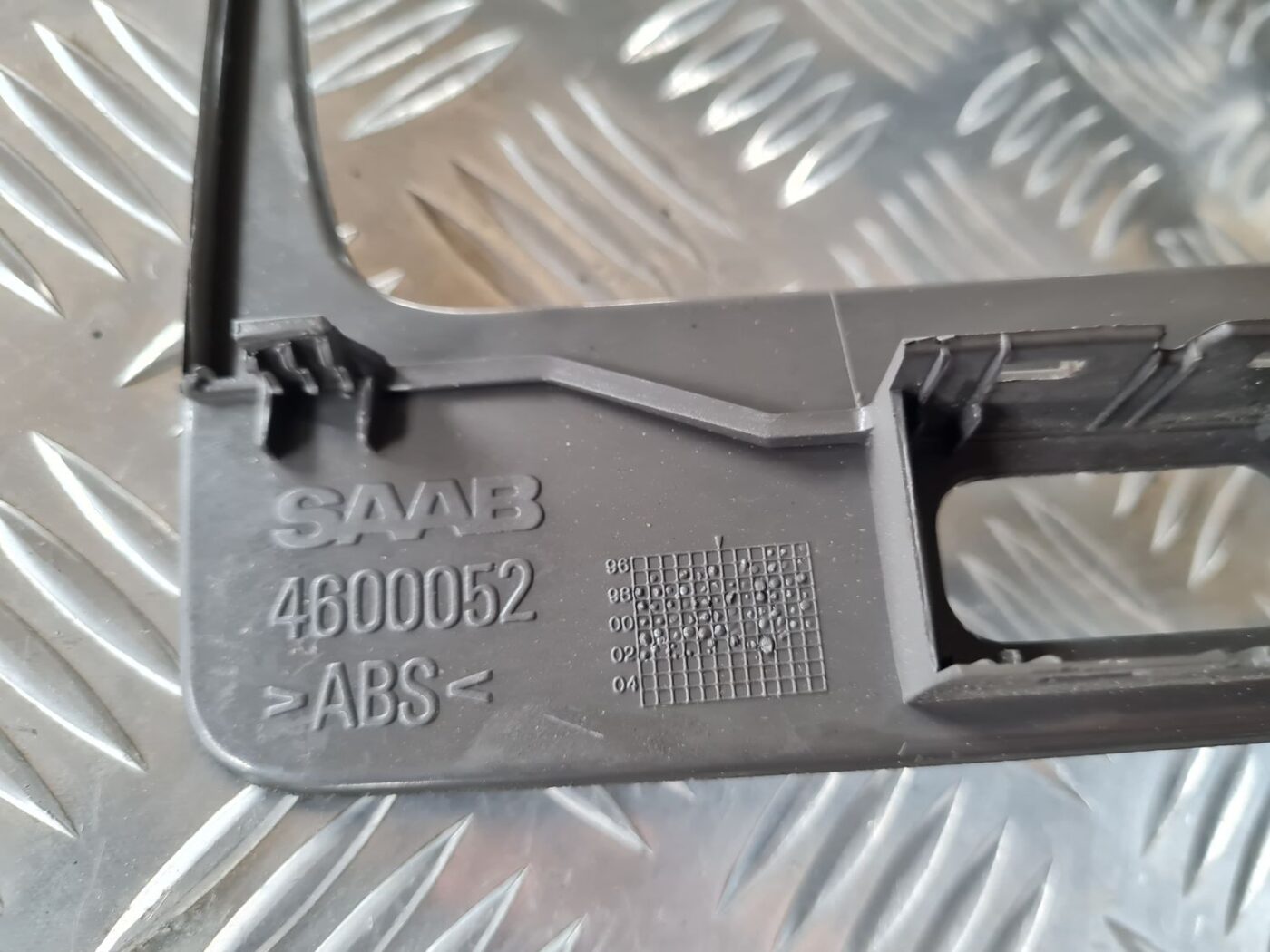 Dekoratīvs rāmis pārnesumu selektoram priekš SAAB 9-5 1999 3 Dekoratīvs rāmis pārnesumu selektoram priekš SAAB 9-5 1999