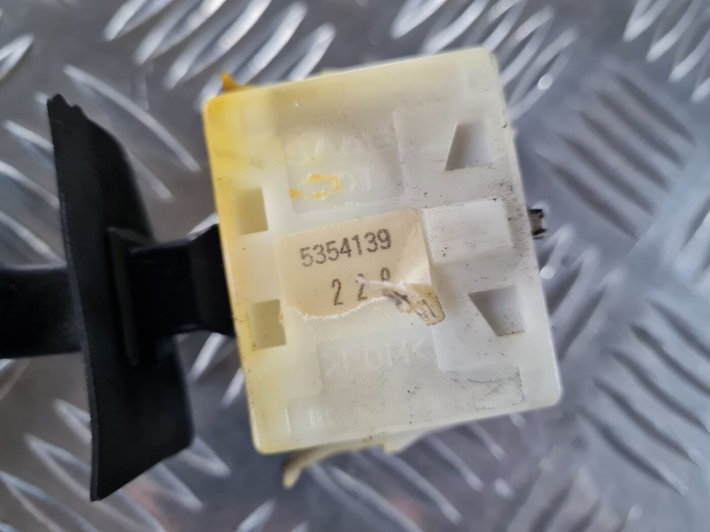 Pagrieziena rādītāju slēdzis priekš SAAB 9-5 1999 4 Pagrieziena rādītāju slēdzis priekš SAAB 9-5 1999