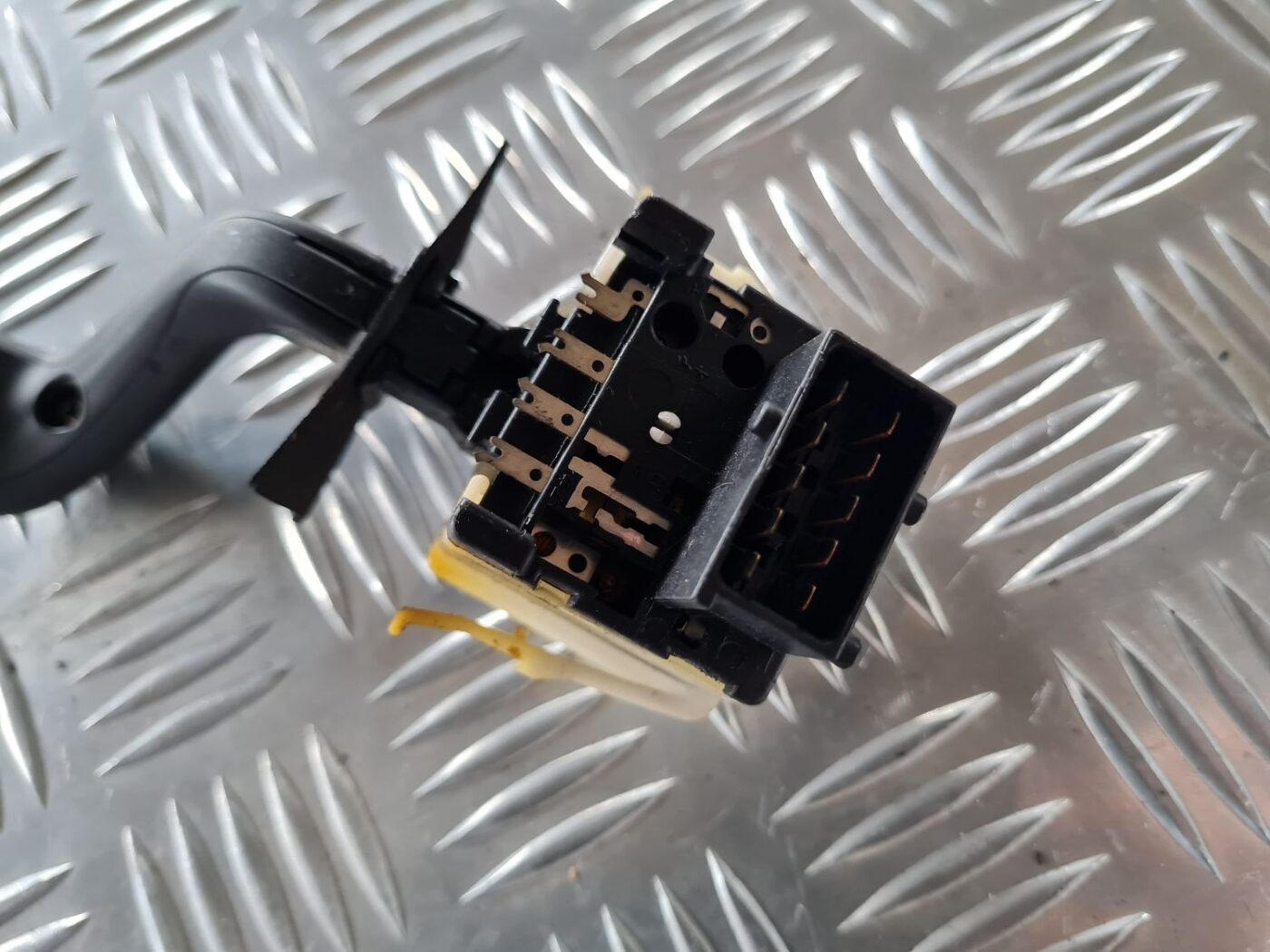 Pagrieziena rādītāju slēdzis priekš SAAB 9-5 1999 3 Pagrieziena rādītāju slēdzis priekš SAAB 9-5 1999