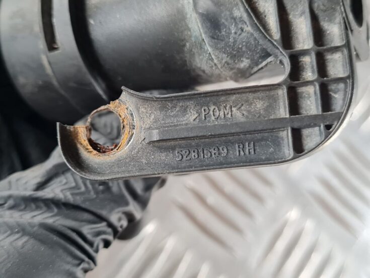 Lukturu mazgātāja sprausla priekš SAAB 9-5 1999