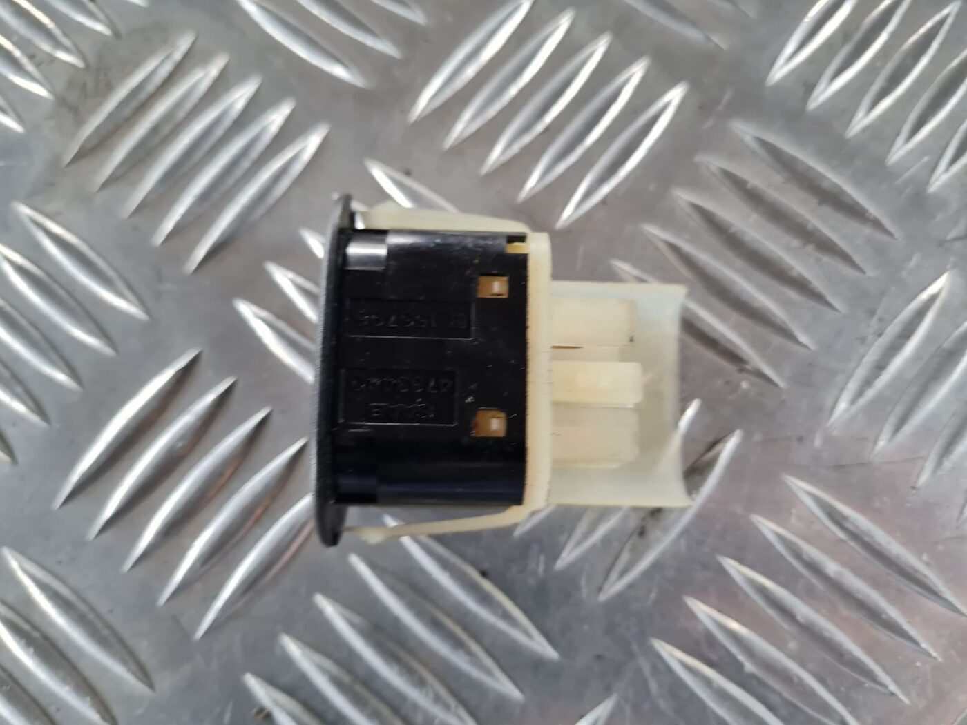 Bagāžnieka vāka atvēršanas rokturis/poga priekš SAAB 9-5 1999 4 Bagāžnieka vāka atvēršanas rokturis/poga priekš SAAB 9-5 1999