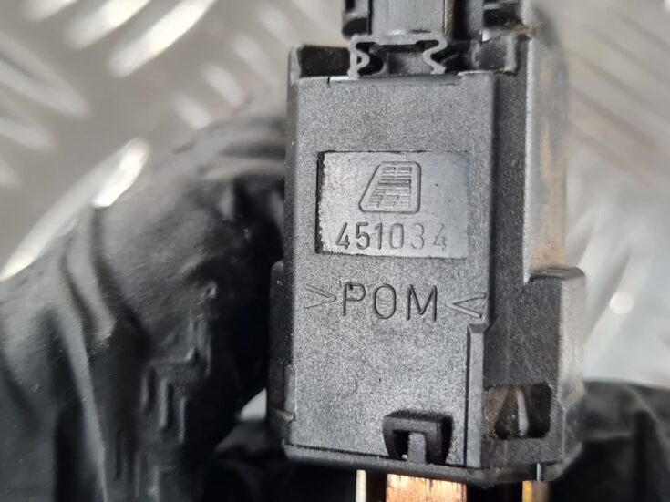 Bremžu signāla slēdzis priekš SAAB 9-5 1999