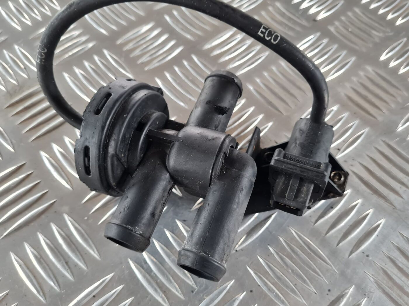 Solenoīda vakuuma vārsts priekš SAAB 9-5 1999 2 Solenoīda vakuuma vārsts priekš SAAB 9-5 1999