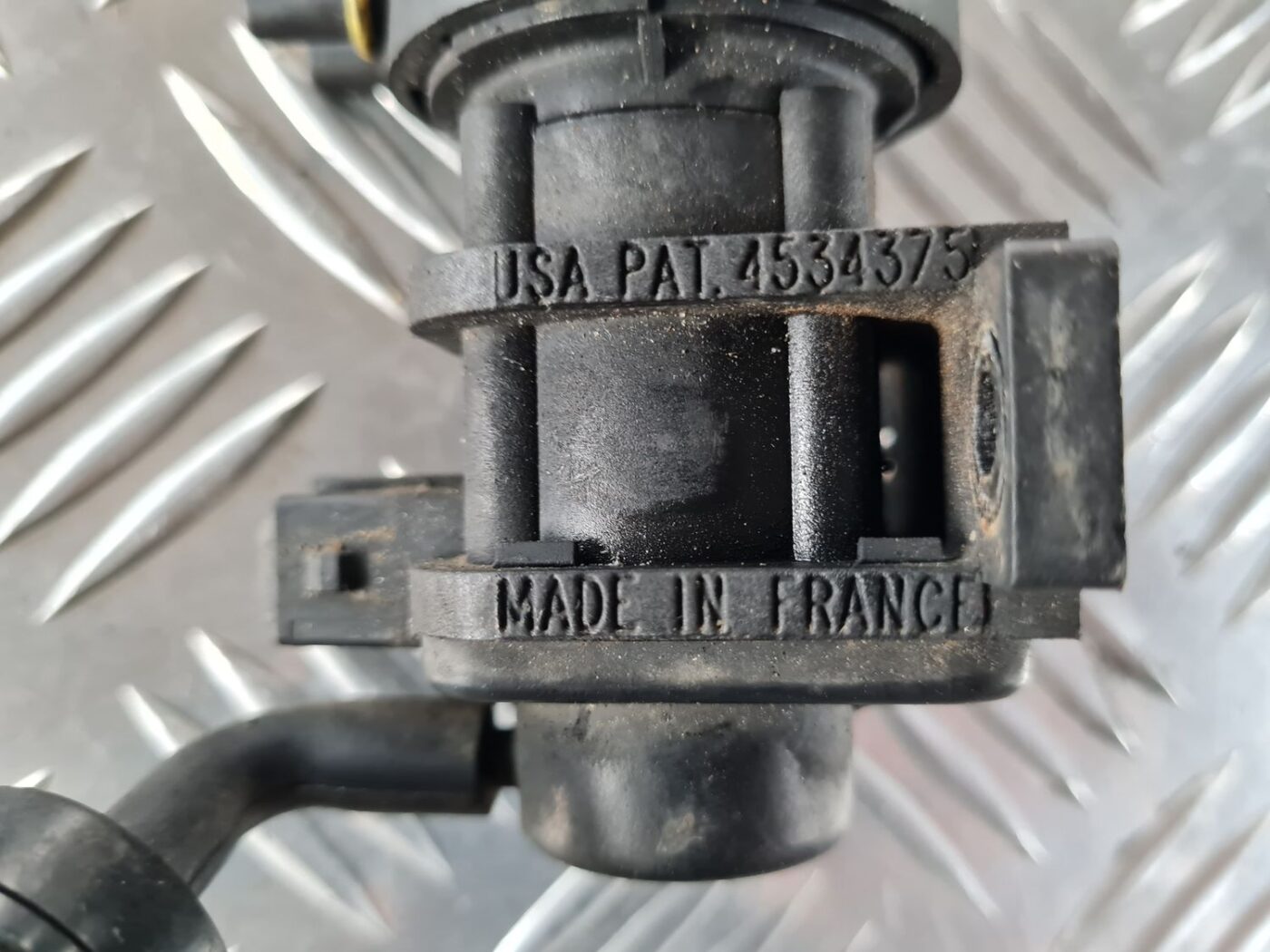 Solenoīda vakuuma vārsts priekš SAAB 9-5 1999 4 Solenoīda vakuuma vārsts priekš SAAB 9-5 1999