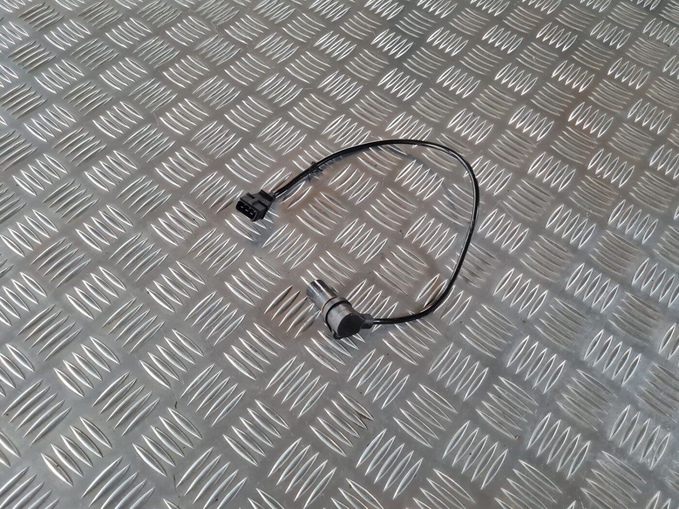 Kloķvārpstas devējs priekš SAAB 9-5 1999 1 Kloķvārpstas devējs priekš SAAB 9-5 1999