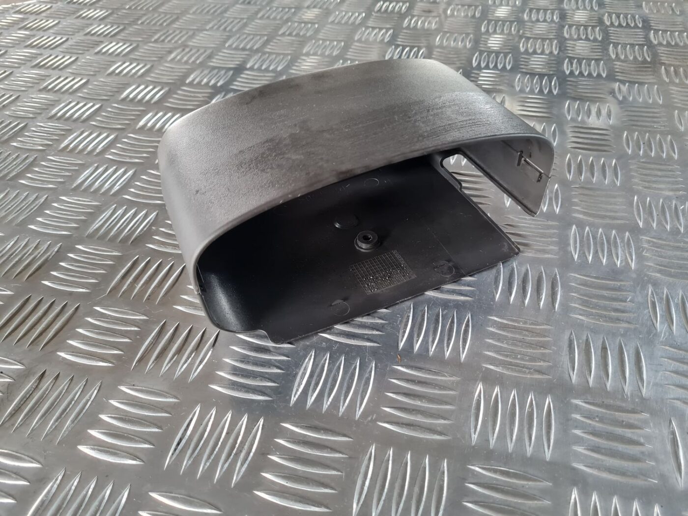 Stūres statnes putekļu aizsargs (salonā) priekš SAAB 9-5 1999 5 Stūres statnes putekļu aizsargs (salonā) priekš SAAB 9-5 1999