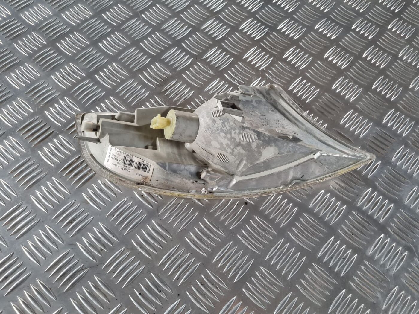 Pagrieziena signala lukturis priekš SAAB 9-5 1999 2 Pagrieziena signala lukturis priekš SAAB 9-5 1999