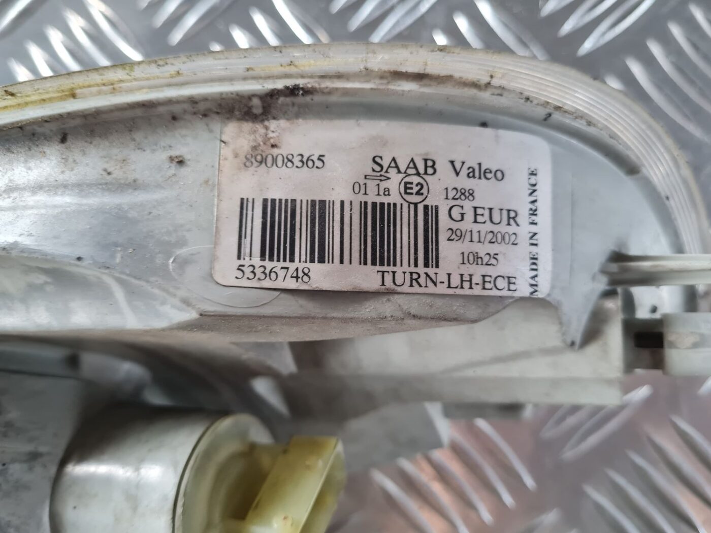 Pagrieziena signala lukturis priekš SAAB 9-5 1999 6 Pagrieziena signala lukturis priekš SAAB 9-5 1999