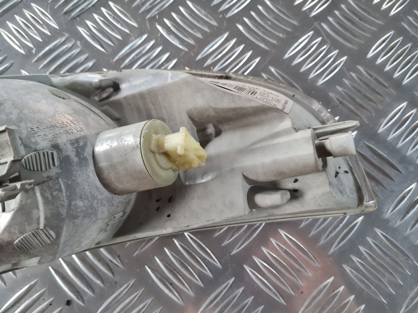 Pagrieziena signala lukturis priekš SAAB 9-5 1999 3 Pagrieziena signala lukturis priekš SAAB 9-5 1999