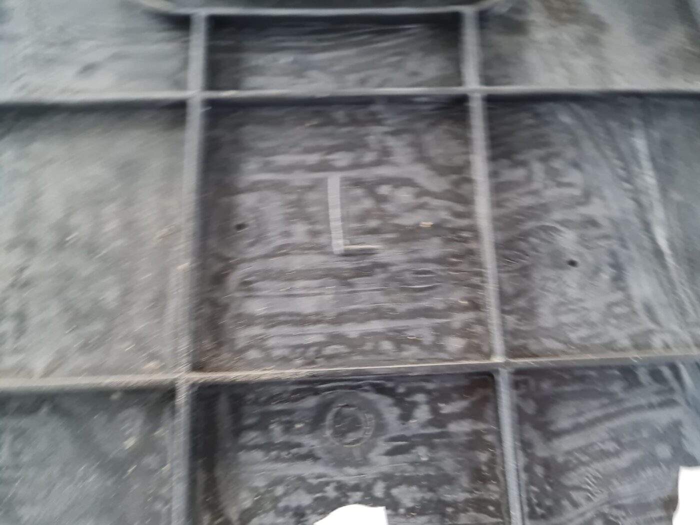 Bagāžnieka nodalījuma sānu apdares lūka priekš SAAB 9-5 1999 3 Bagāžnieka nodalījuma sānu apdares lūka priekš SAAB 9-5 1999