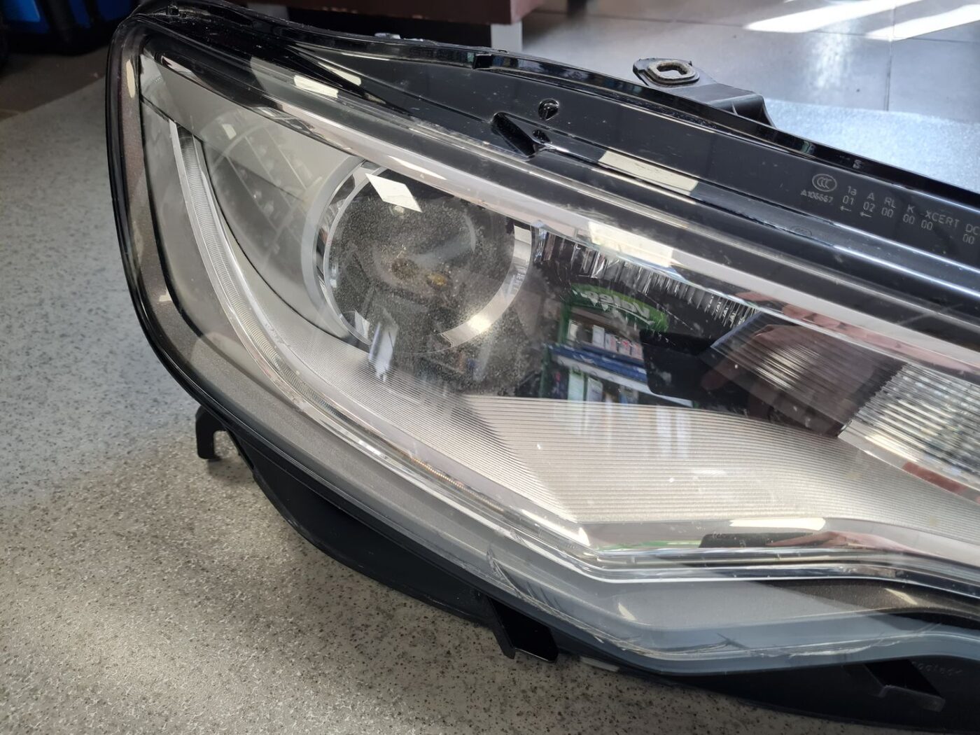 Priekšējais labais lukturis priekš AUDI A6 C7 2011-2016 17 Priekšējais labais lukturis priekš AUDI A6 C7 2011-2016