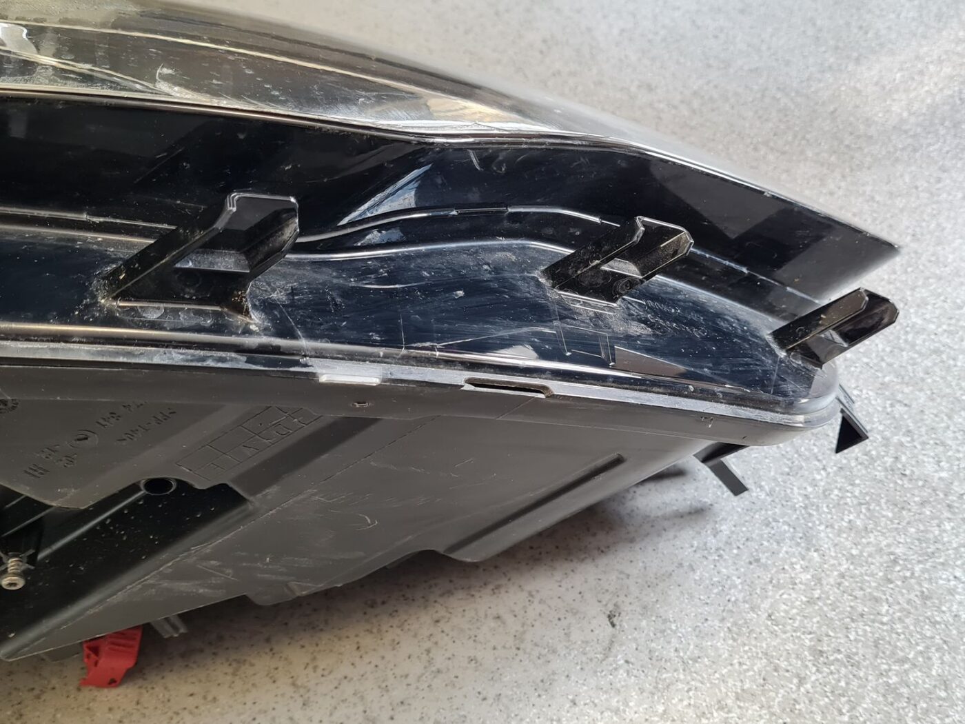 Priekšējais labais lukturis priekš AUDI A6 C7 2011-2016 11 Priekšējais labais lukturis priekš AUDI A6 C7 2011-2016