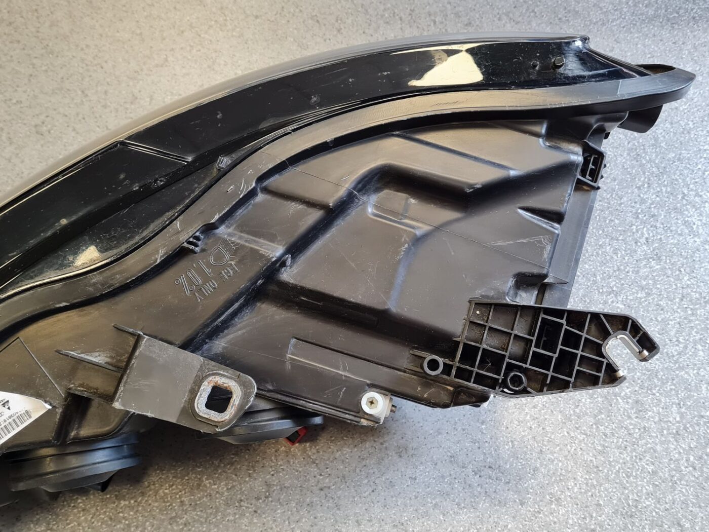 Priekšējais labais lukturis priekš AUDI A6 C7 2011-2016 4 Priekšējais labais lukturis priekš AUDI A6 C7 2011-2016