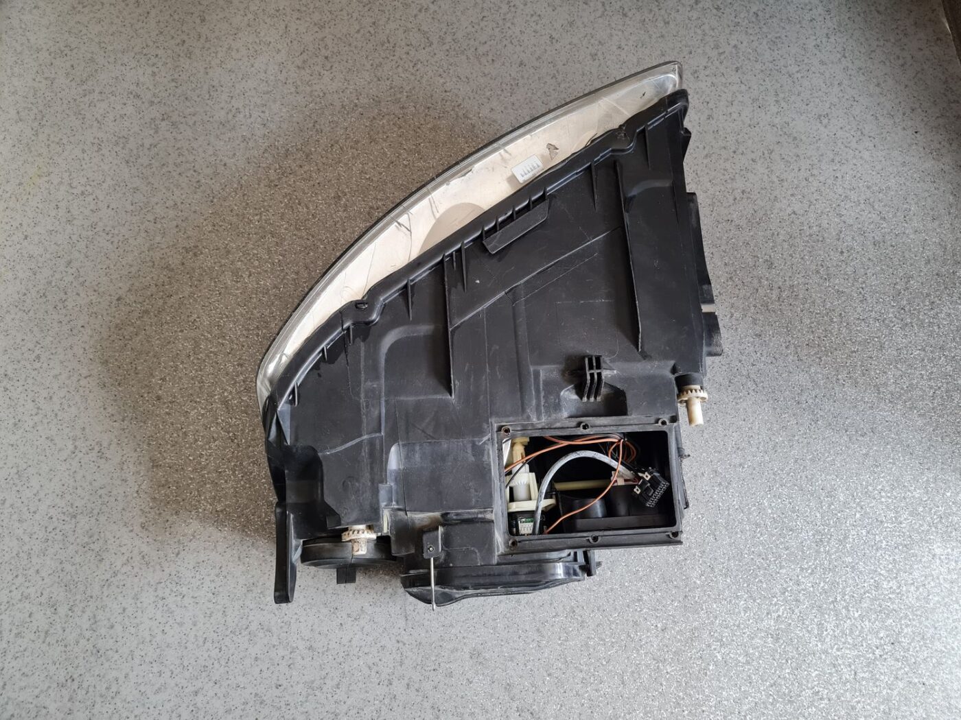 Priekšējais labais lukturis priekš VW TOUAREG 2007 9 Priekšējais labais lukturis priekš VW TOUAREG 2007