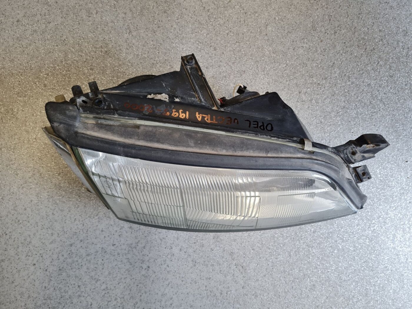 Priekšējais labais lukturis priekš OPEL VECTRA B 1995-2000 16 Priekšējais labais lukturis priekš OPEL VECTRA B 1995-2000