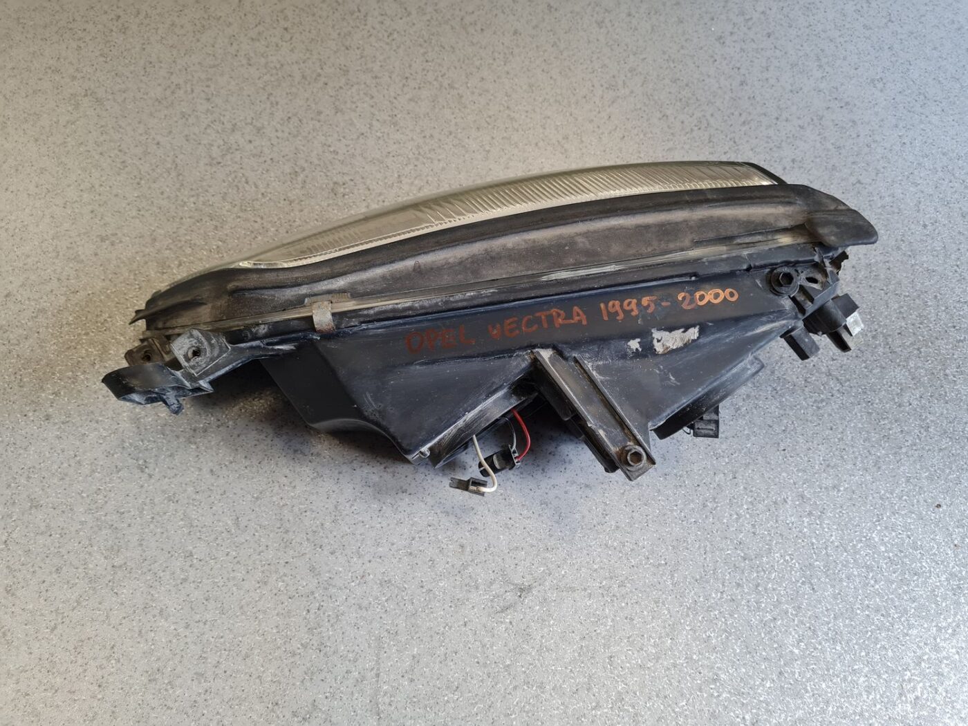 Priekšējais labais lukturis priekš OPEL VECTRA B 1995-2000 15 Priekšējais labais lukturis priekš OPEL VECTRA B 1995-2000