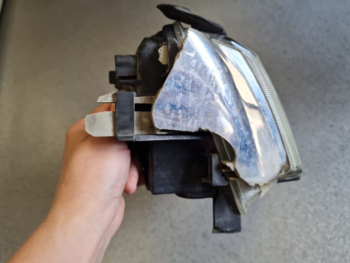 Priekšējais labais lukturis priekš OPEL VECTRA B 1995-2000 4 Priekšējais labais lukturis priekš OPEL VECTRA B 1995-2000