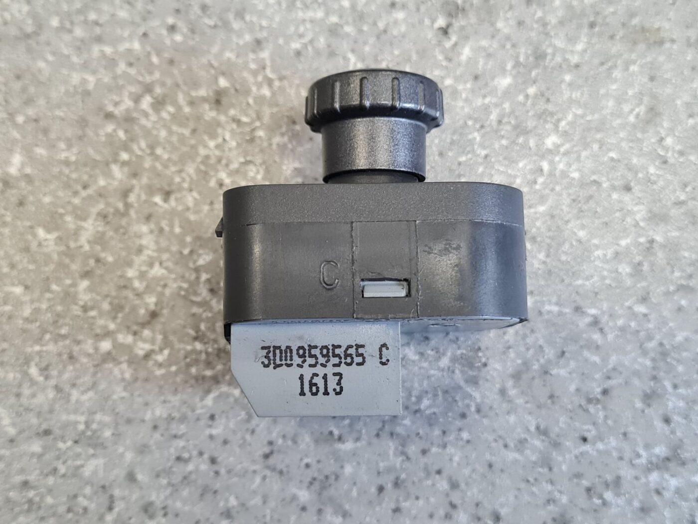 Spoguļa regulēšanas poga priekš VW PHAETON 2003 3 Spoguļa regulēšanas poga priekš VW PHAETON 2003