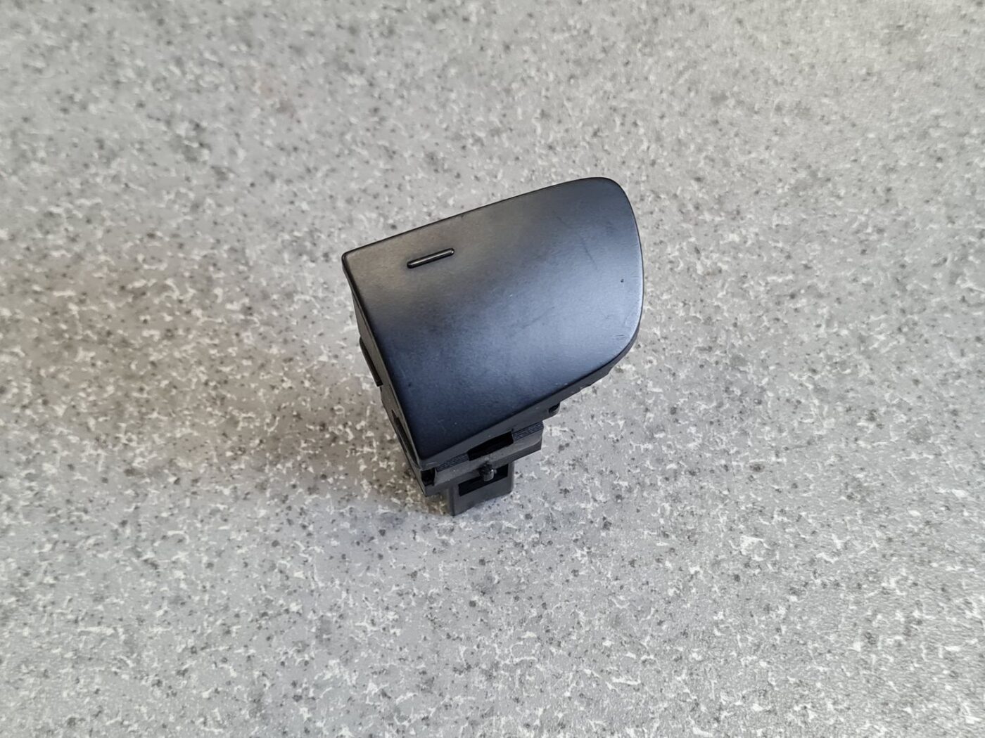 Slēdža pogas vāks priekš PEUGEOT 307 2003 1 Slēdža pogas vāks priekš PEUGEOT 307 2003