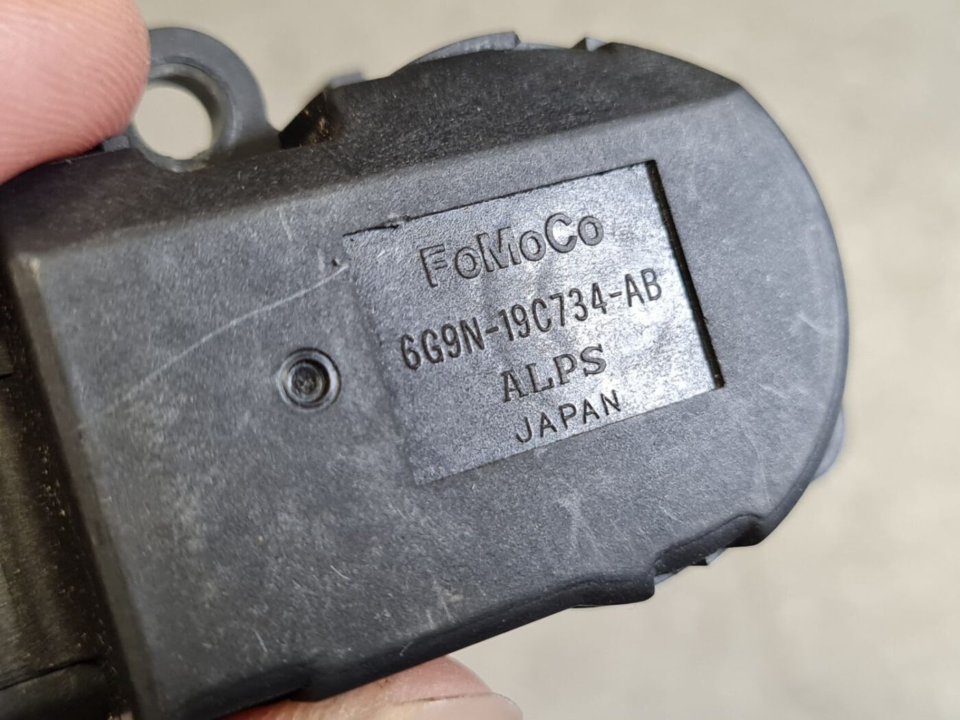 Temperatūras devejs priekš VOLVO V70 2009 5 Temperatūras devejs priekš VOLVO V70 2009