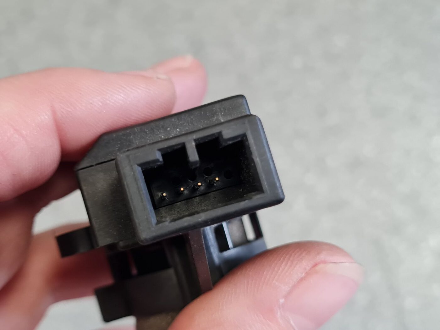 Temperatūras devejs priekš VOLVO V70 2009 4 Temperatūras devejs priekš VOLVO V70 2009