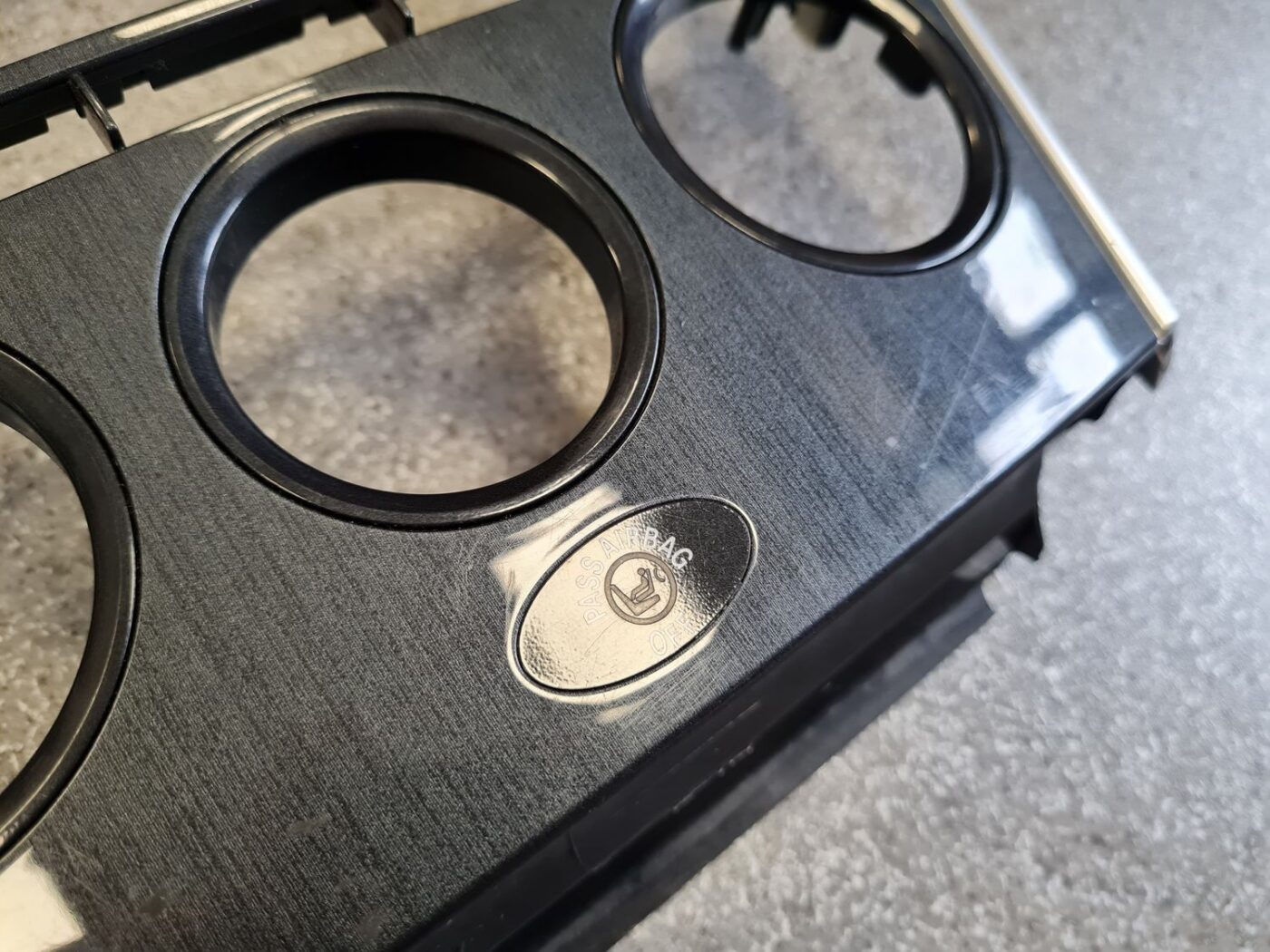 Mērinstrumentu paneļa dekoratīvais rāmis priekš MAZDA 6 2006 12 Mērinstrumentu paneļa dekoratīvais rāmis priekš MAZDA 6 2006