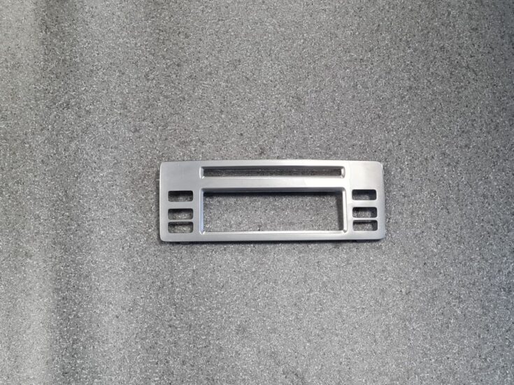 Automašīnas radio dekoratīva uzlika priekš VOLVO V70 2009