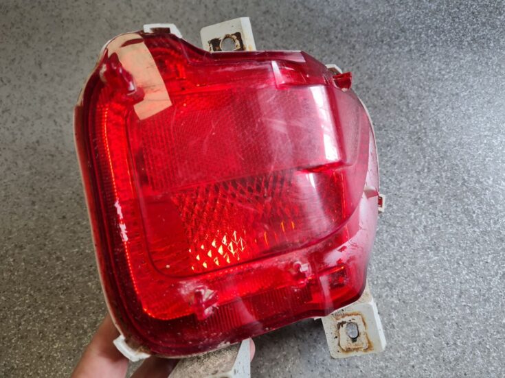 Miglas lukturis aizmugurē labā pusē priekš TOYOTA RAV 4 2006