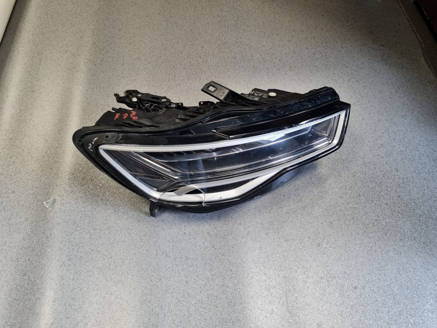 Priekšējais labais lukturis priekš AUDI A6 2015-2017 1 Priekšējais labais lukturis priekš AUDI A6 2015-2017