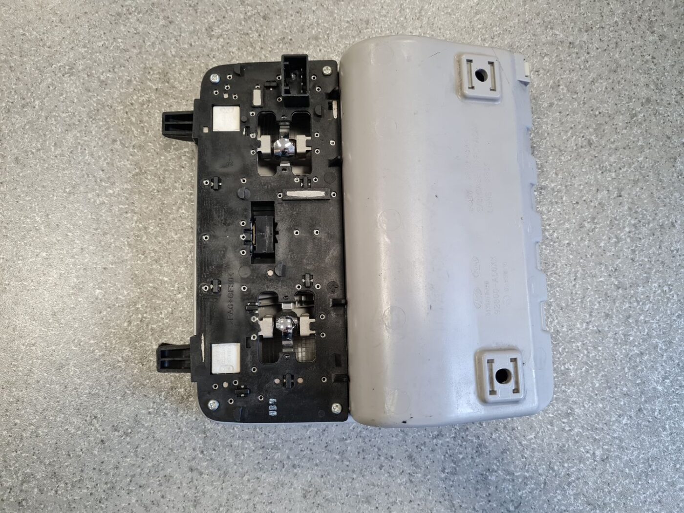 Salona apgaismojuma panelis priekš HYUNDAI I30 2012 6 Salona apgaismojuma panelis priekš HYUNDAI I30 2012