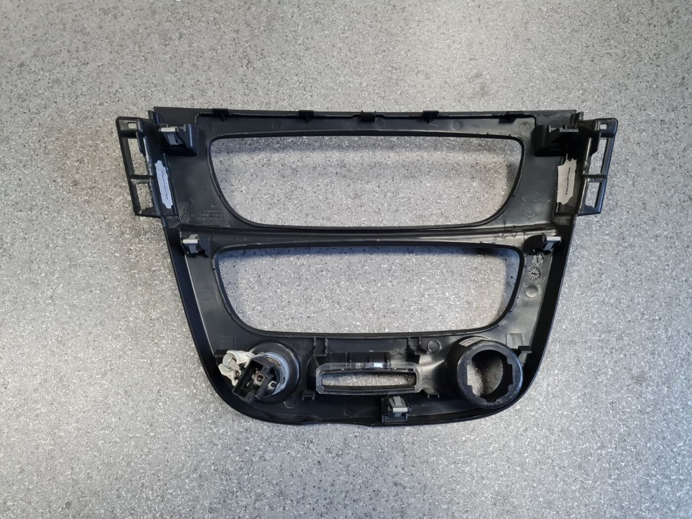 Mērinstrumentu paneļa dekoratīvais rāmis priekš RENAULT MEGANE 2011 7 Mērinstrumentu paneļa dekoratīvais rāmis priekš RENAULT MEGANE 2011