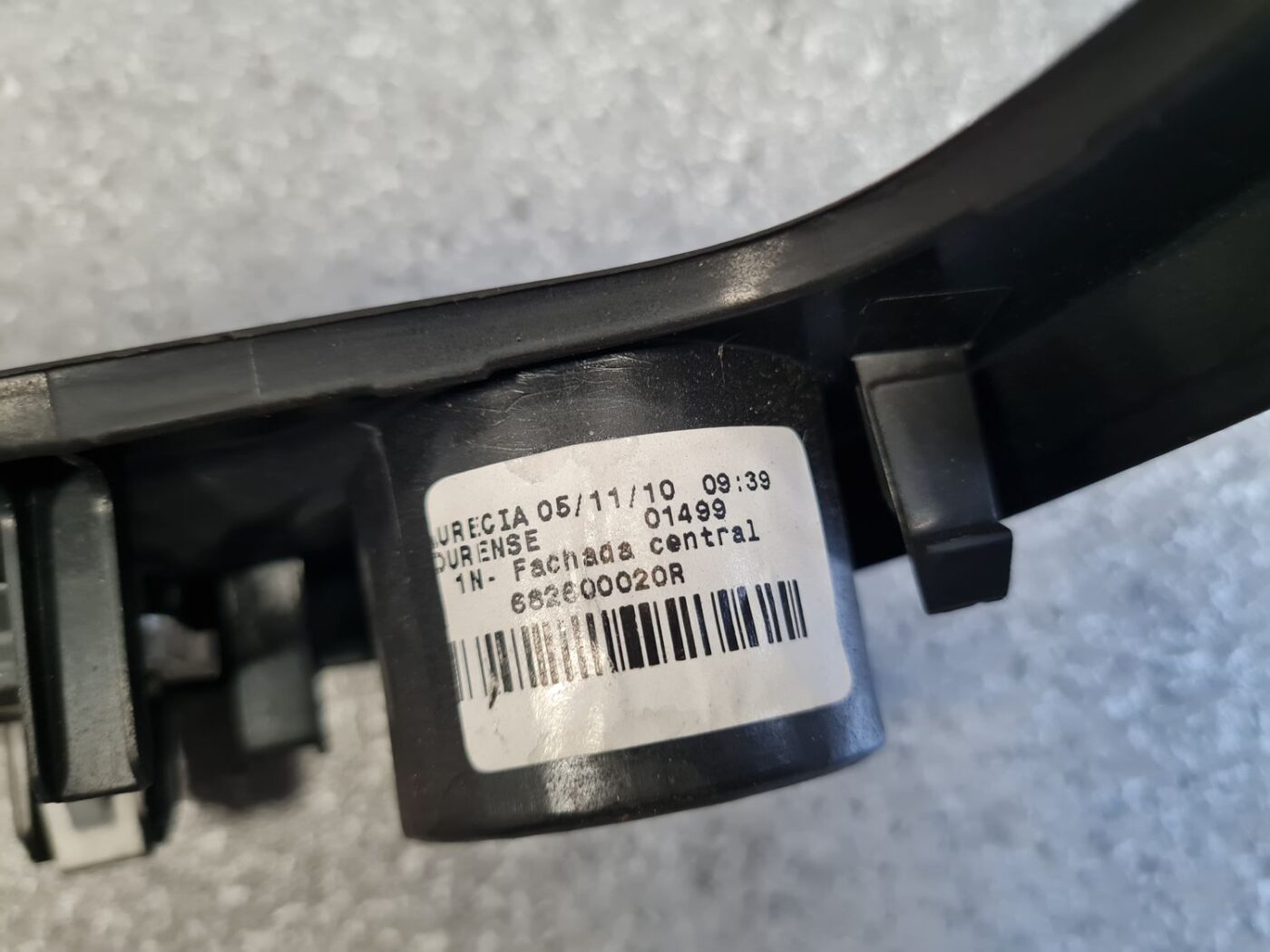 Mērinstrumentu paneļa dekoratīvais rāmis priekš RENAULT MEGANE 2011 6 Mērinstrumentu paneļa dekoratīvais rāmis priekš RENAULT MEGANE 2011