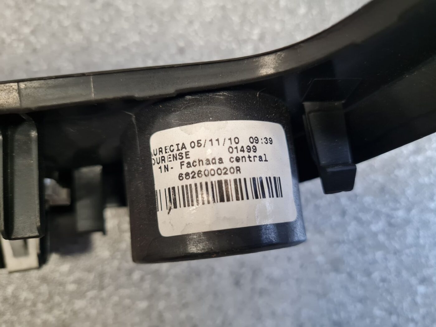 Mērinstrumentu paneļa dekoratīvais rāmis priekš RENAULT MEGANE 2011 5 Mērinstrumentu paneļa dekoratīvais rāmis priekš RENAULT MEGANE 2011