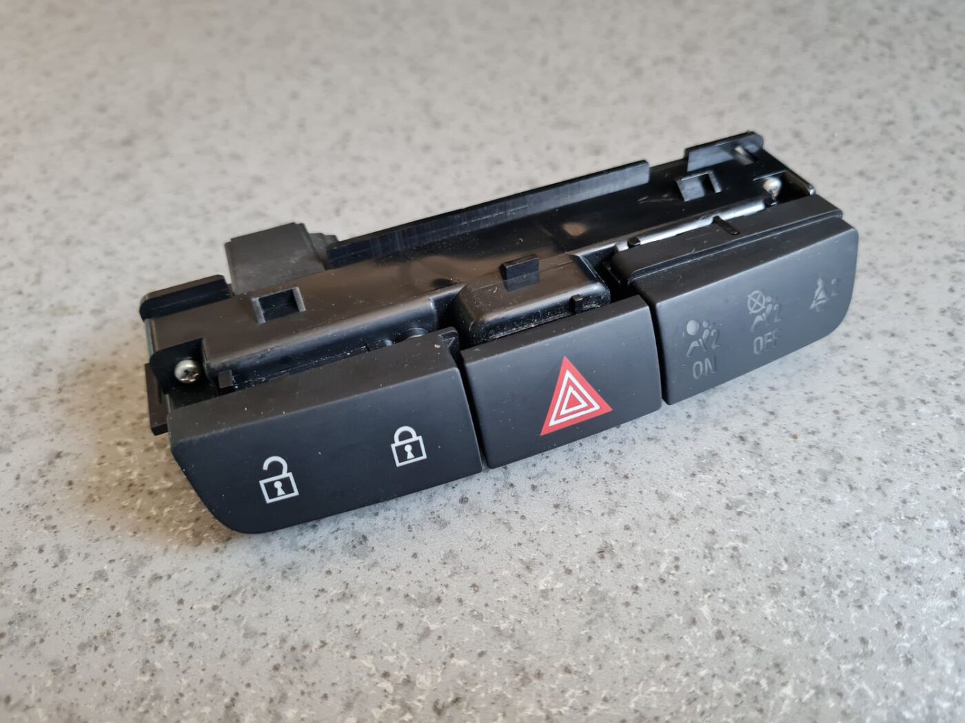 Mērinstrumentu paneļa pārslēgšanas pogas priekš OPEL INSIGNIA SPORTS TOURER 2010 2 Mērinstrumentu paneļa pārslēgšanas pogas priekš OPEL INSIGNIA SPORTS TOURER 2010