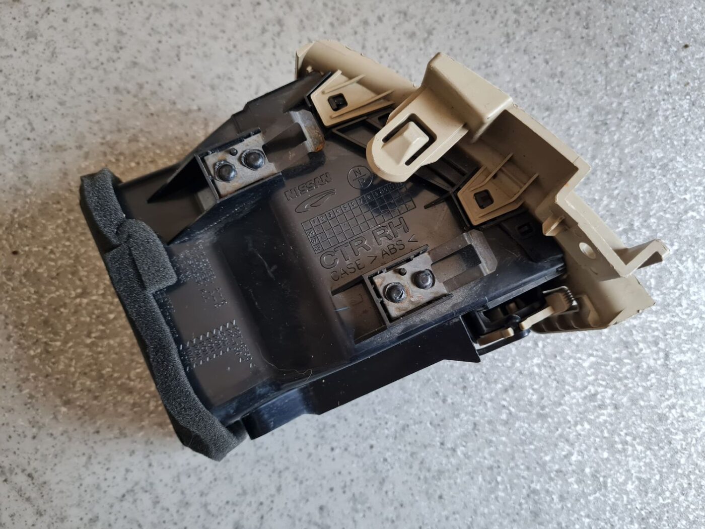 Mērinstrumentu paneļa gaisa vads, centrā priekš NISSAN X-TRAIL 2007 4 Mērinstrumentu paneļa gaisa vads, centrā priekš NISSAN X-TRAIL 2007