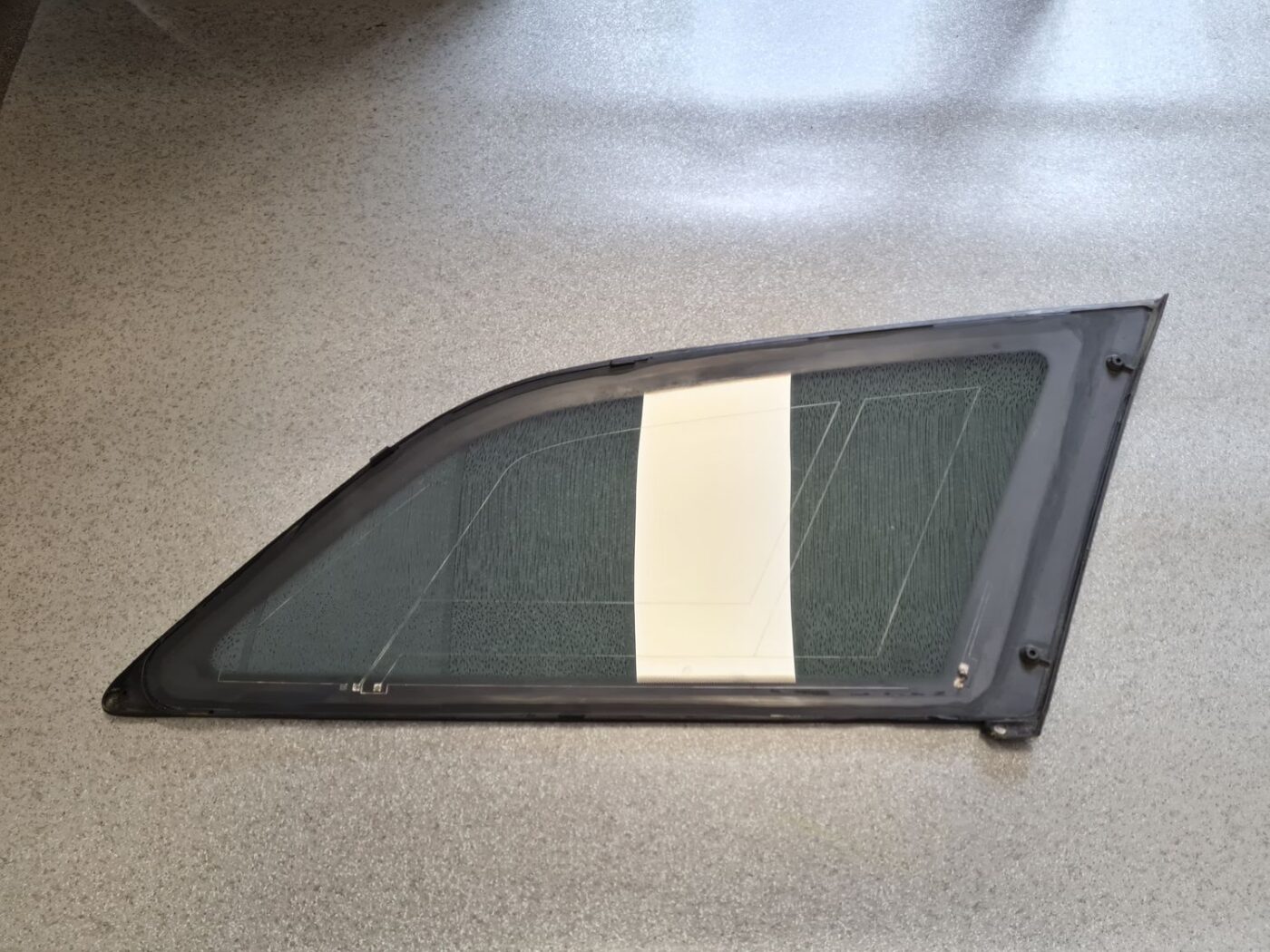 Aizmugurējais kreisais sānu stikls priekš AUDI A6 AVANT 2006 S-LINE 5 Aizmugurējais kreisais sānu stikls priekš AUDI A6 AVANT 2006 S-LINE